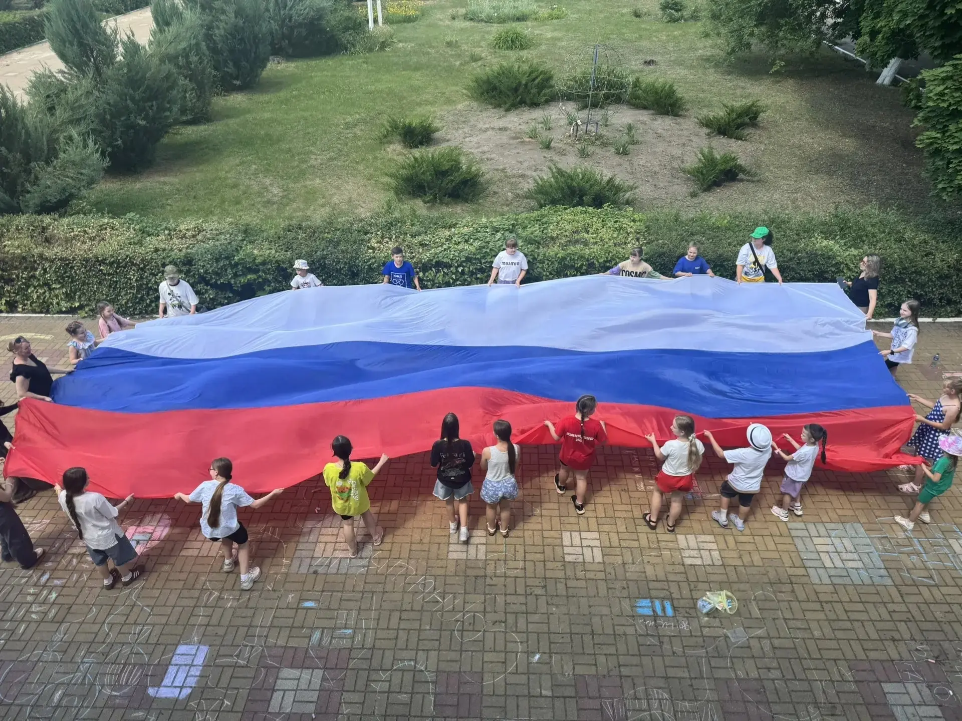 🇷🇺Сегодняшний, четвертый день нашего лагеря, был наполнен особенной атмосферой – мы готовились к о