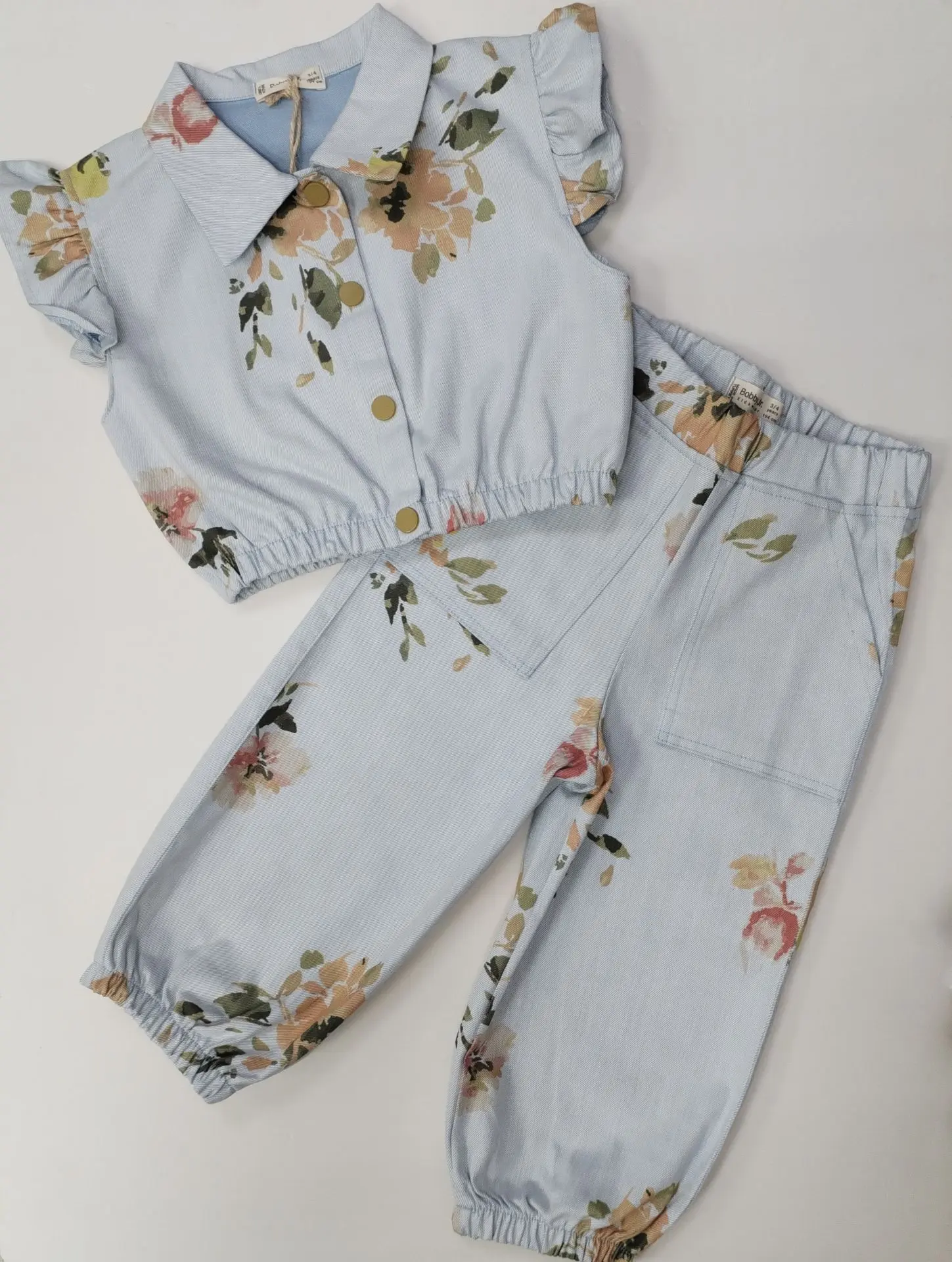 Посмотрите, какая прелесть! 💖 
Нежность в каждой детали! 🌸 Этот очаровательный, невероятно стильны