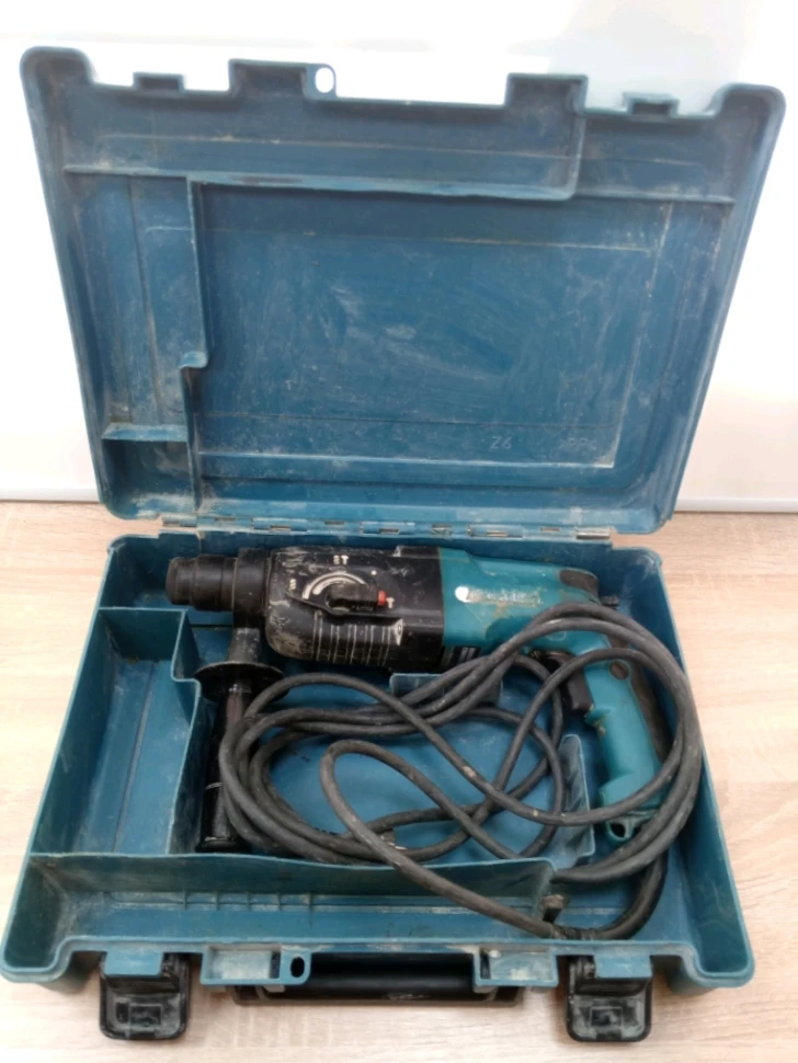 Перфоратор Makita hr2450