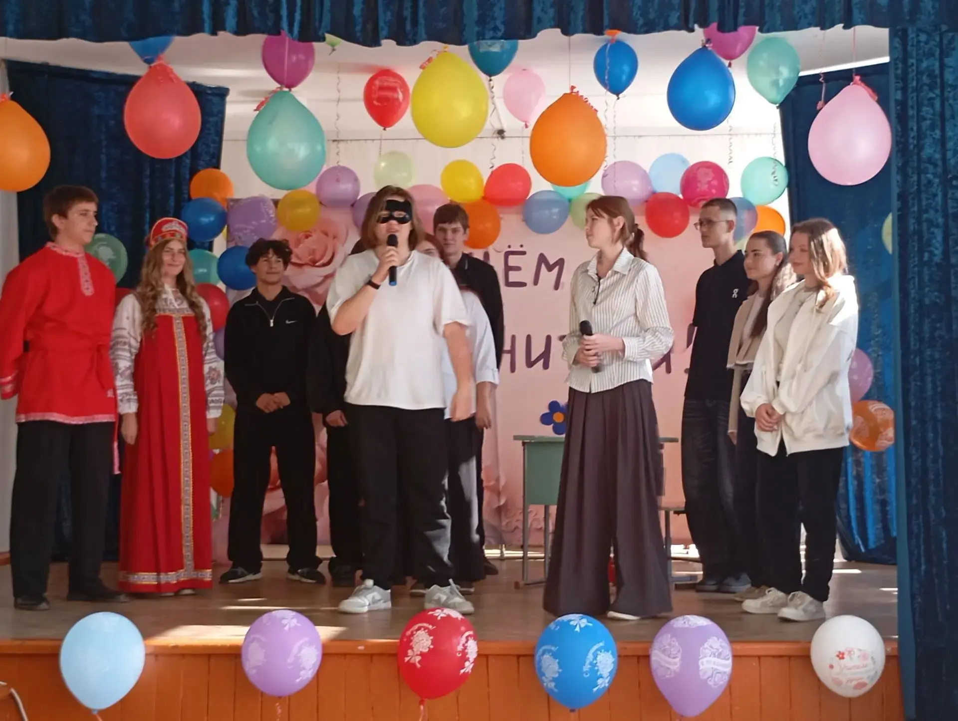 🎭 Ко Дню учителя наш талантливый школьный театр «Непоседы» устроил для педагогов яркое...