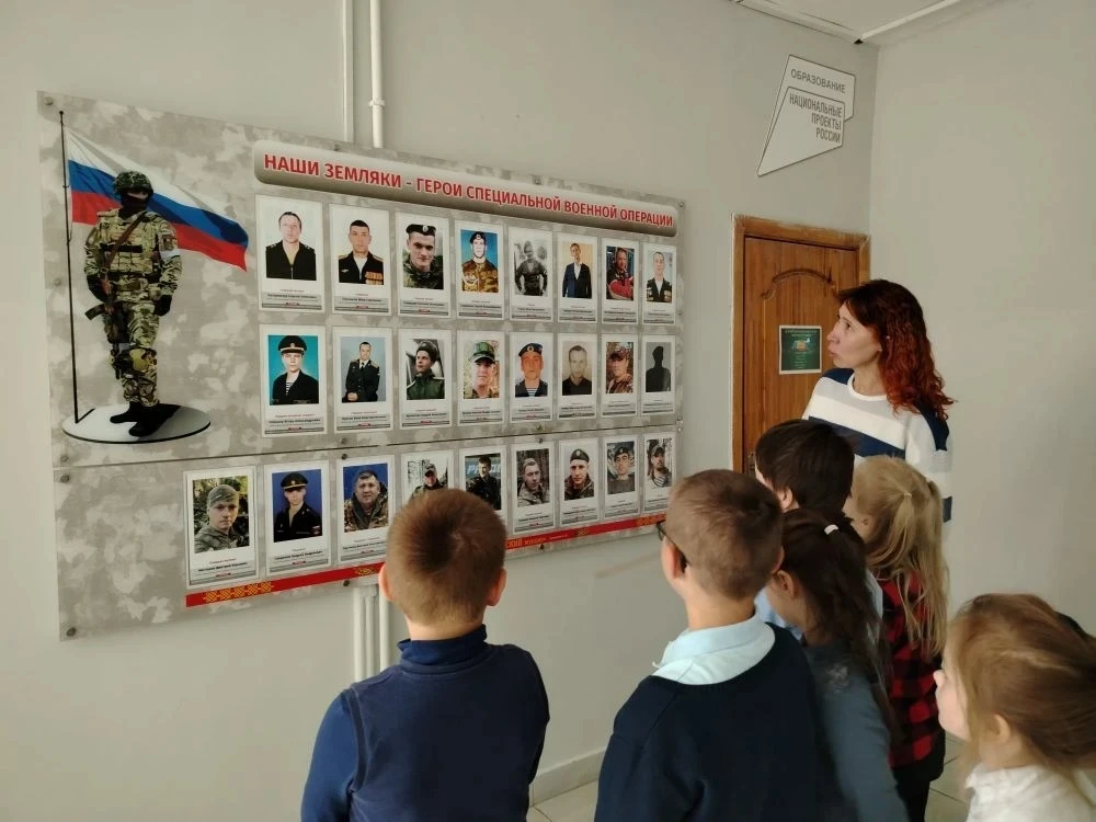 «Народ, не знающий своего прошлого, не имеет будущего», —  Михаил Ломоносов.