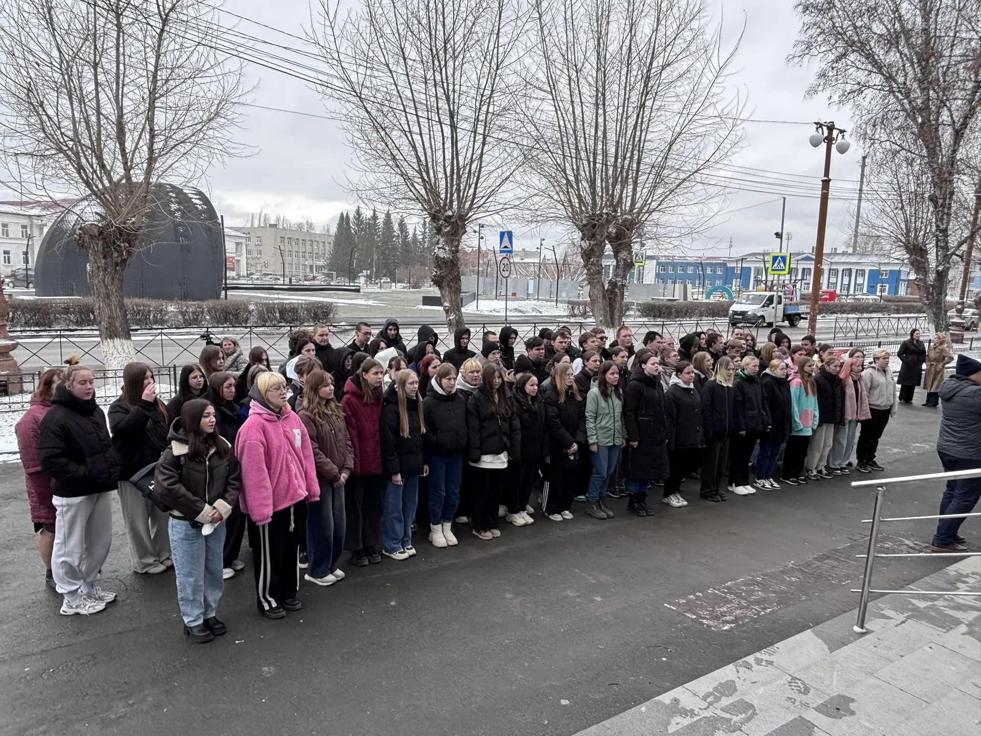 🌎 Земля в иллюминаторе, а песня - в душе.    В рамках недели космоса у стен Богдановичского политехн