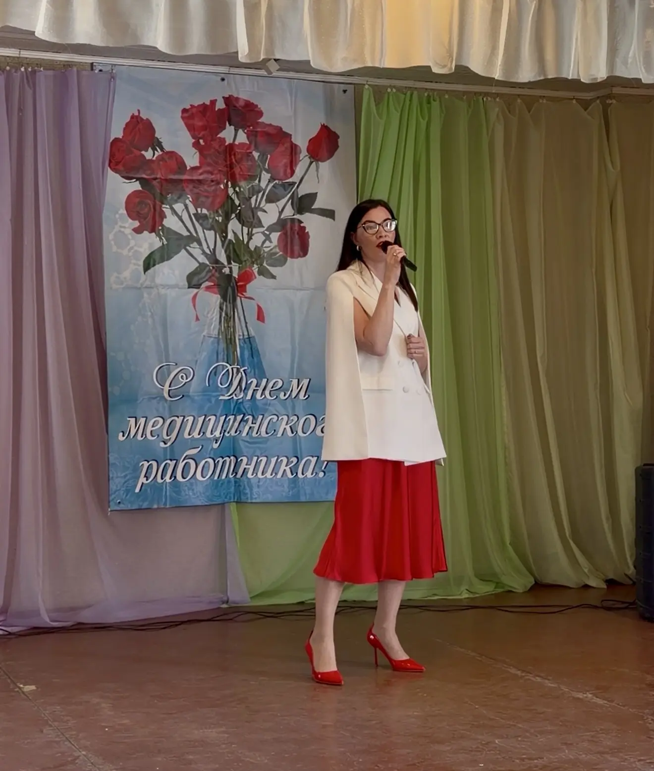 21 июня - День медицинского работника. 

Дорогие наши врачи, медсёстры, фельдшеры и все, кто стоит н