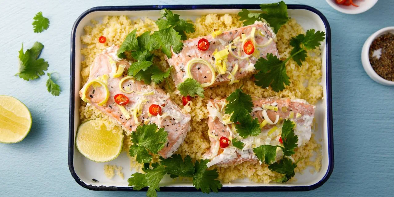 Лосось с кускусом в духовке