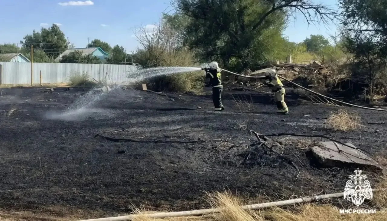 В Троицком 6 сентября в 13:54 произошло возгорание травы между улицами Эрендженова и Чк...
