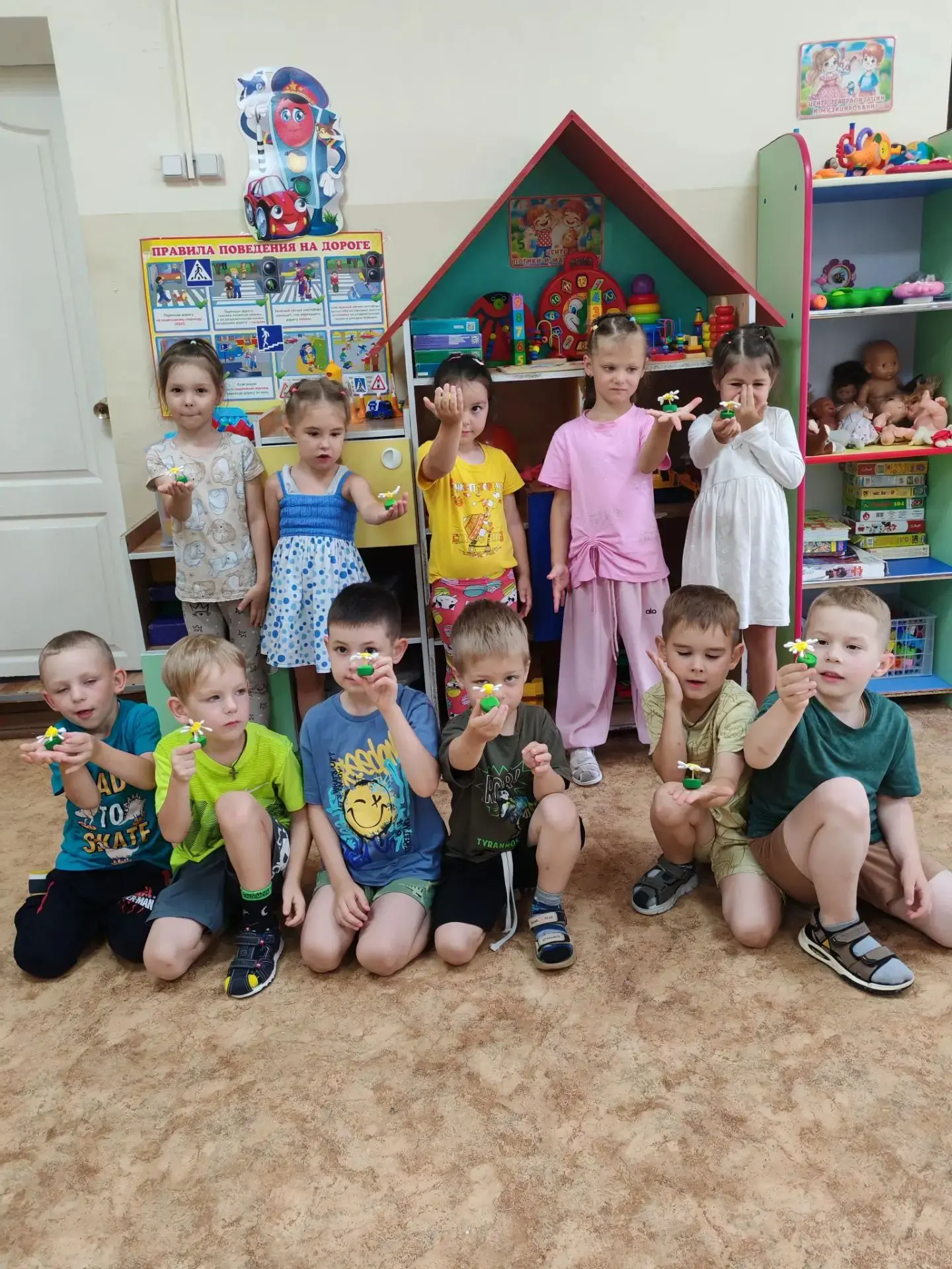 🎨🌼 Сегодня в нашей средней группе "Цветик-семицветик" было настоящее творчество! Ребята проявили с