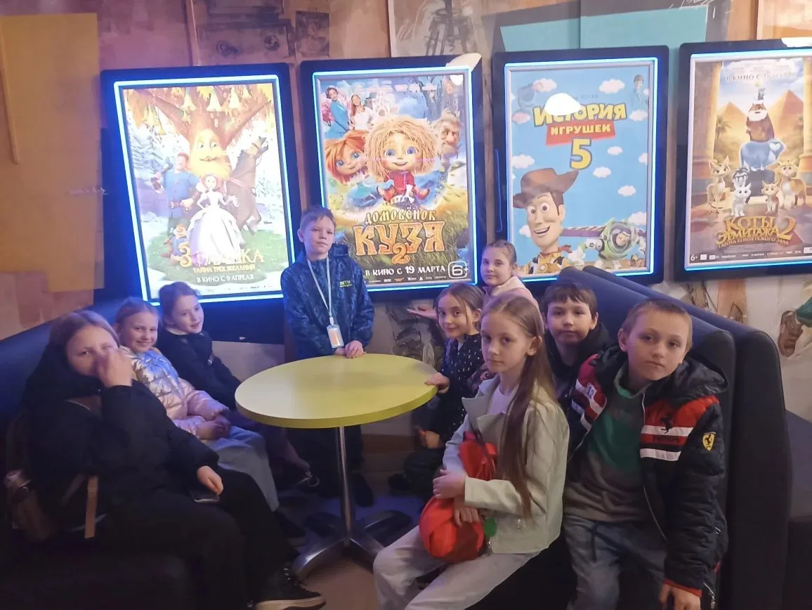 УРА, КАНИКУЛЫ!!!  3 " Ж" Класс#ШТИ74 начало своих каникул отметили посещением кинотеатра.  И посмотр