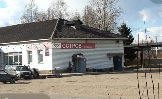 Вокзал в Острове, кафе- обманыет на 90 руб, каждого приезжего, и подсовывает пирожки с ...