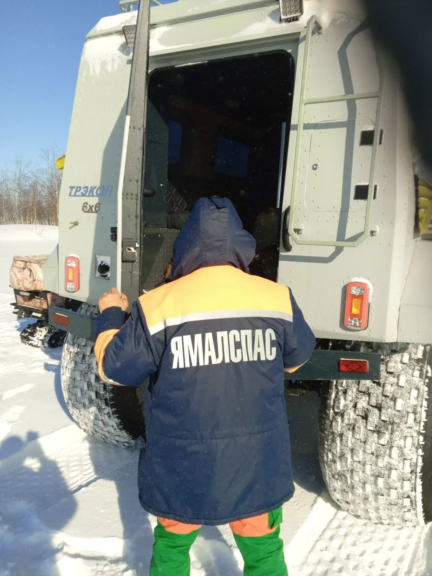 Сегодня в поисково-спасательный отряд «Ямалспас» поступило сообщение, что в Ямальском районе двое му