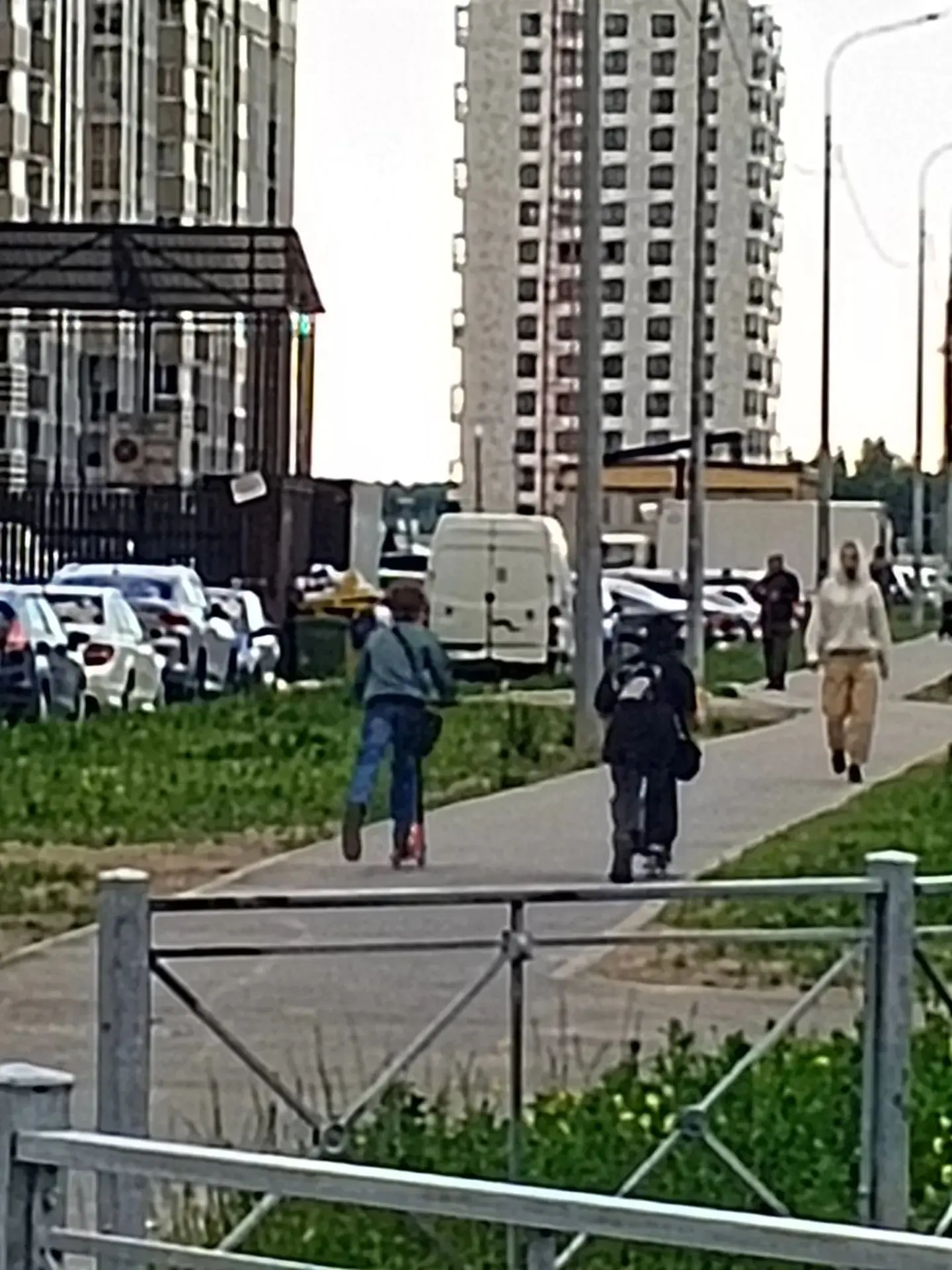 Добрый день!
Уважаемые жители Янино. Обратите внимание на фото детей, кто-нибудь знает их? Сегодня л
