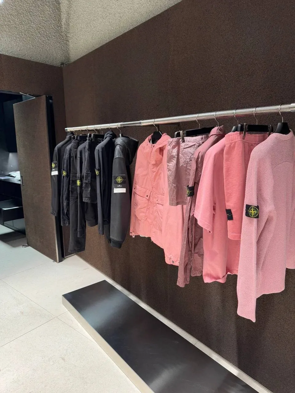 🧥 Есть у меня фанаты Stone Island и CP Company? 
*рассказываю для вас

Приехал в аутлет Парндорф, д