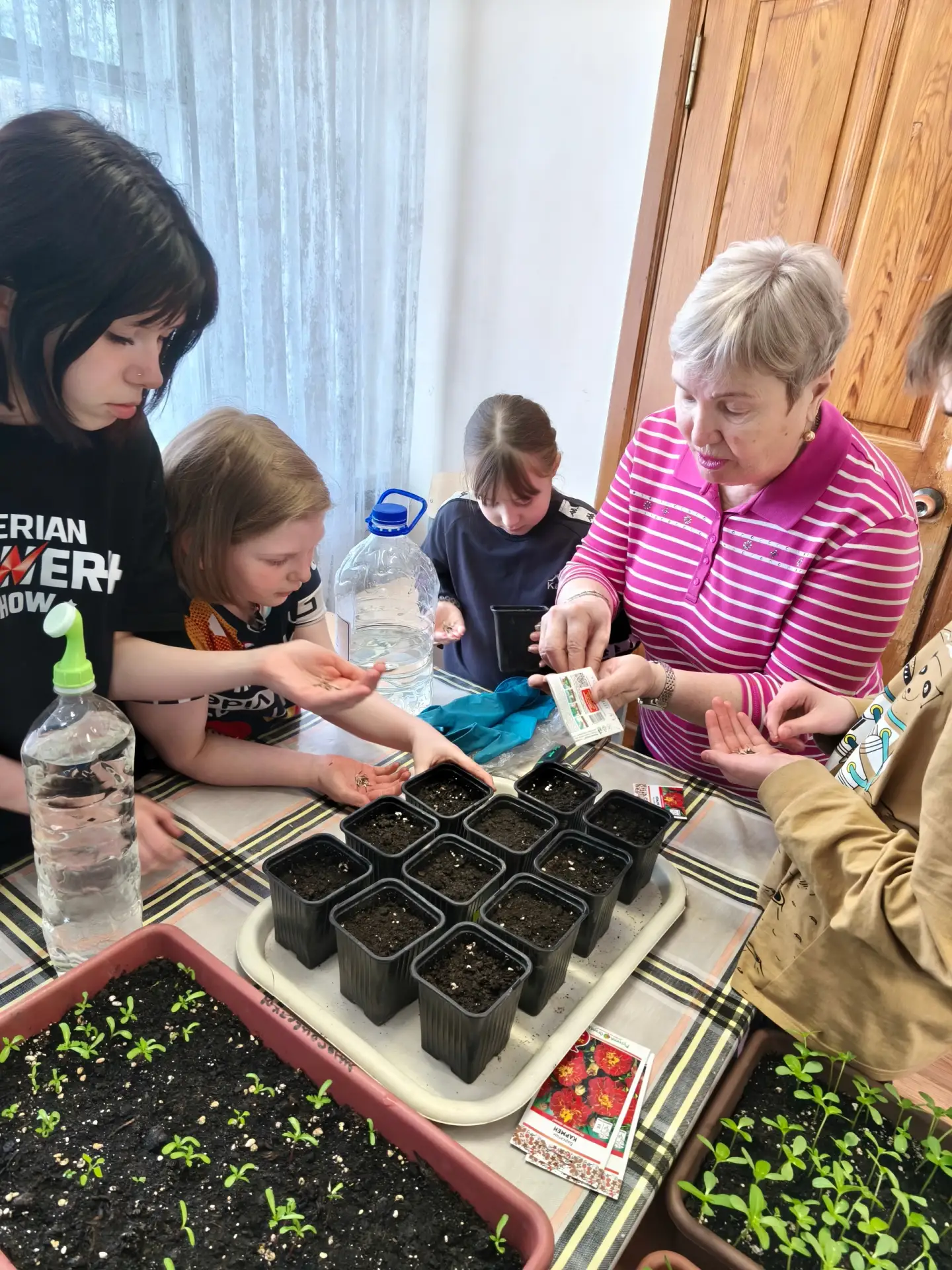 🌱С середины весны в нашем Детском домике стартовали два увлекательных проекта: «Радуга цветов» и «Ц