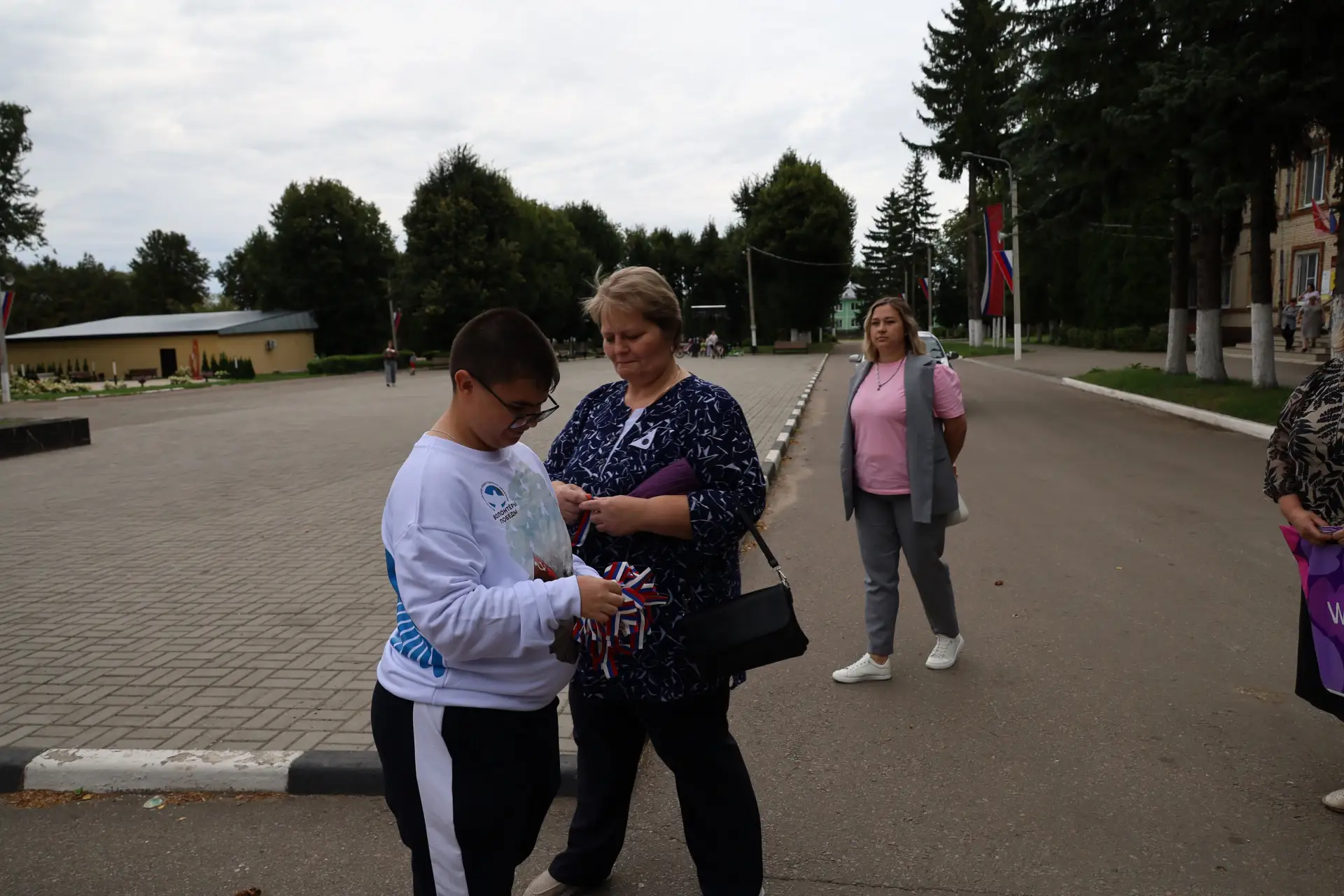 В День Государственного флага Российской Федерации, на центральной площади района состо...