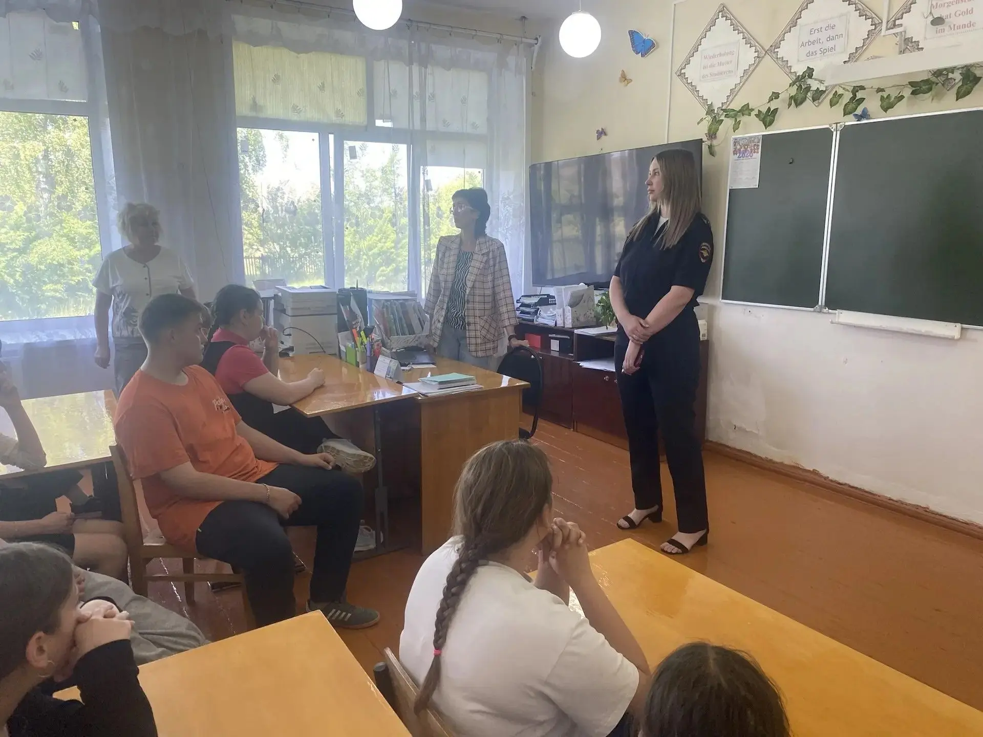 В преддверии летних каникул в нашей школе прошла важная и содержательная встреча учащихся с инспекто