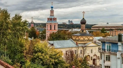 🎭 3 смотровые площадки Москвы, о которых знают не все

Когда друзья приезжают в Москву, их обычно в