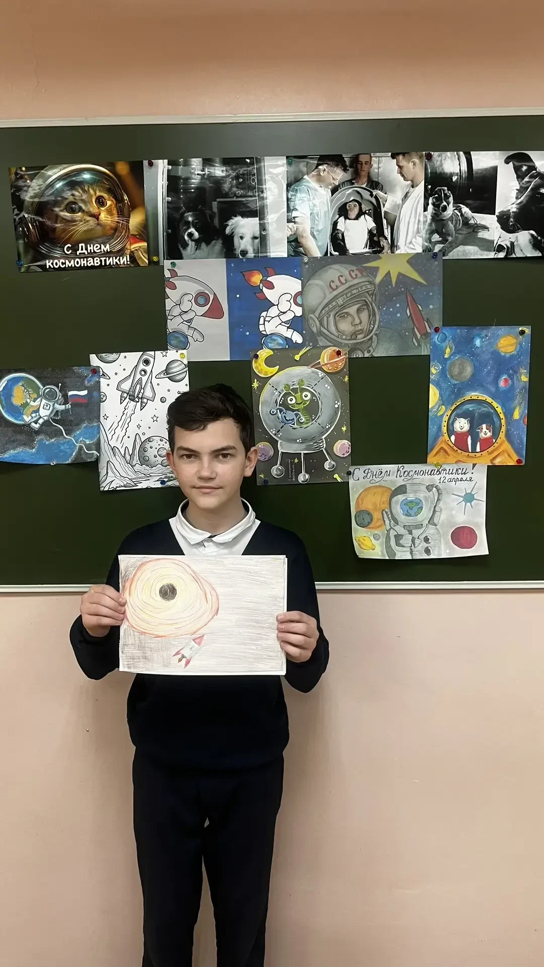 С Днем космонавтики!  Сегодня в нашей школе мы провели акцию в преддверии 12 апреля, Дня космонавтик