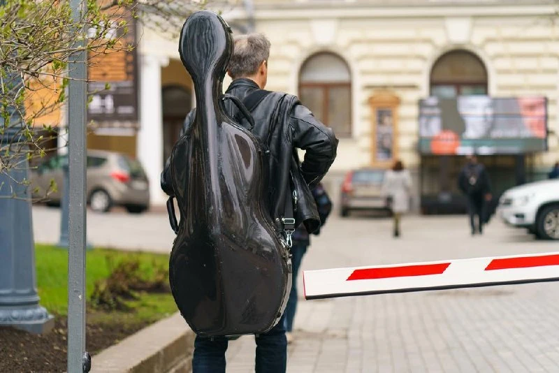 🎻 Виолончели в метро и штрафы для велосипедистов: правила в петербургском транспорте могут изменить