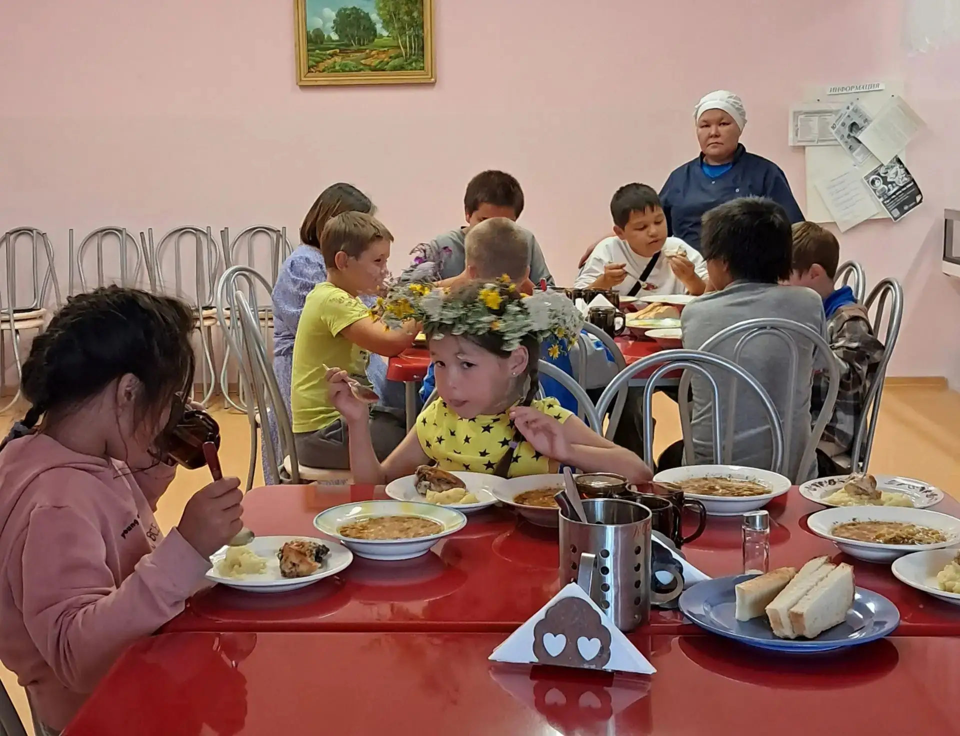 Наши лучшие повара! Благодарим вас за вкусную еду, которая дарит нам энергию для игр и занятий. Спас