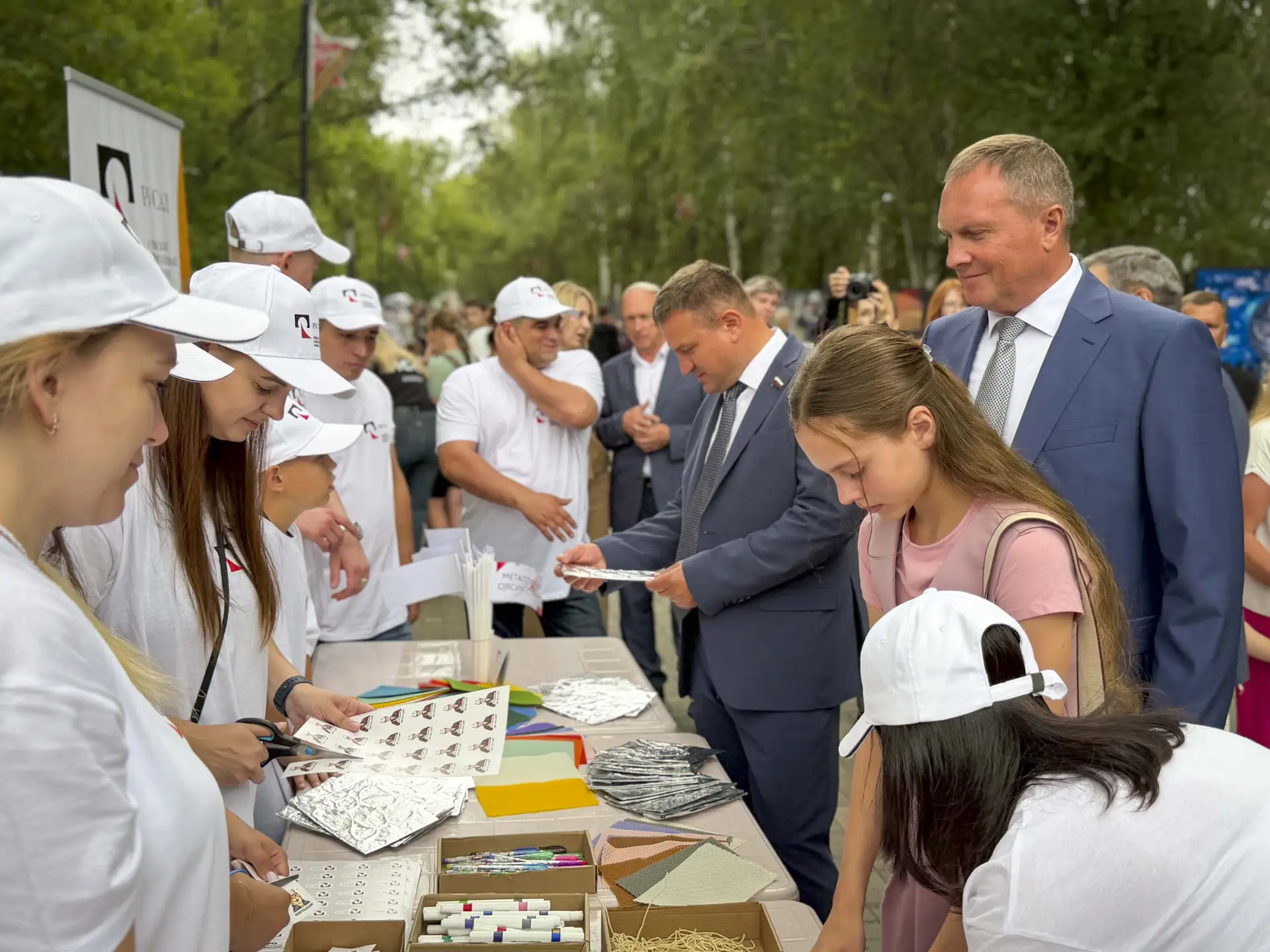 Уважаемые металлурги, ветераны глинозёмного комбината, семьи, друзья — все, кто любит наш город!

В 
