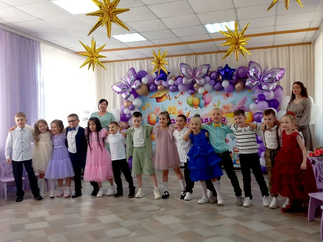 🎉 В подготовительной группе "Полянка" состоялся выпускной бал. Это было волнительное и...
