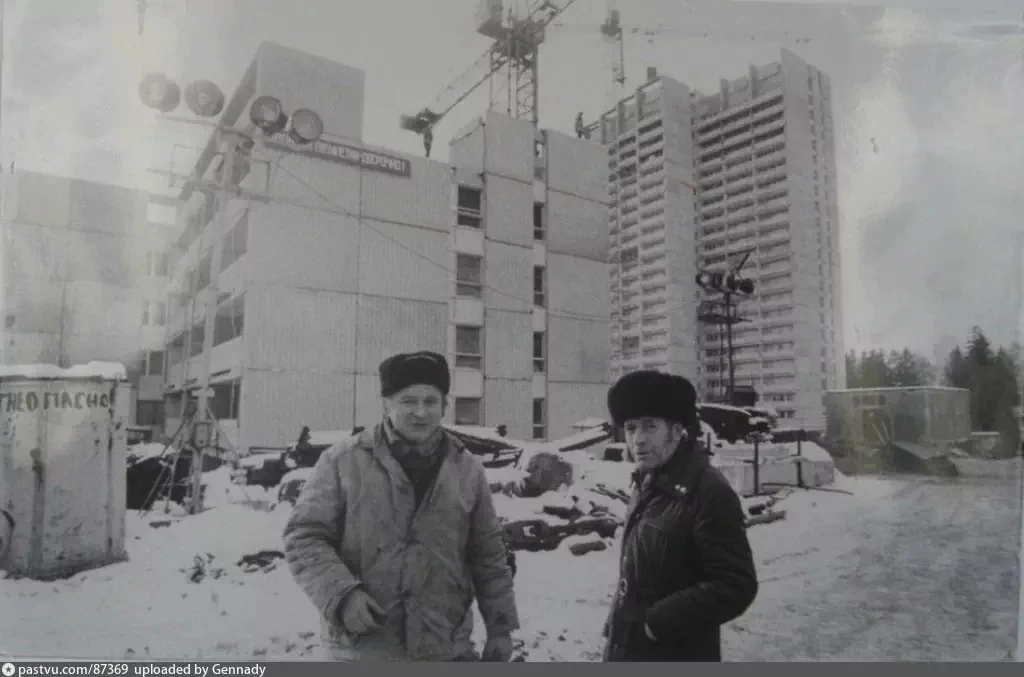 📸 Ретро Зеленоград: По центру корпус – 1211, подальше – 1212. Фото 1982 года