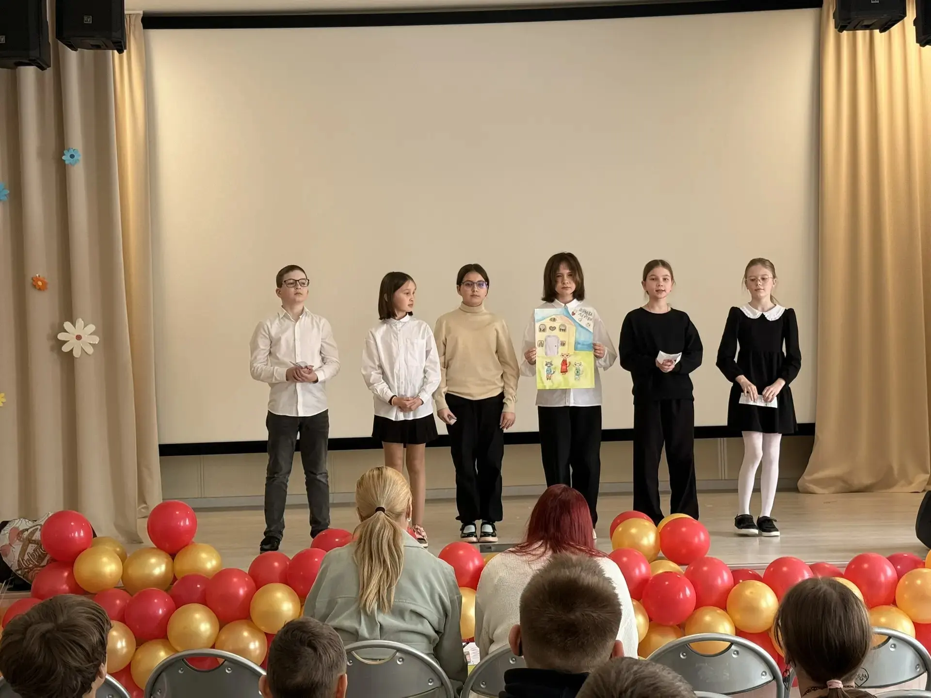 🌟 Сегодня в нашей школе в корпусе на Феофанова произошло нечто волшебное! 🌈 На прошлой неделе у нас 
