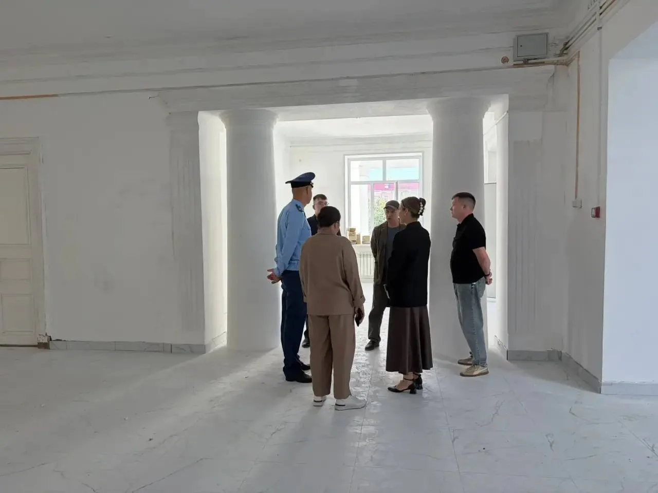 В Канашском городском Дворце культуры обсудили ход ремонтных работ - объект посетили ме...