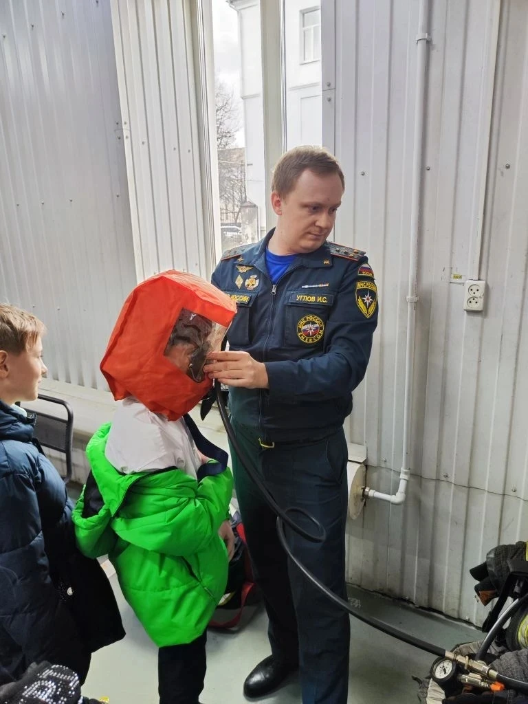 8 апреля ученики 3"В" класса побывали на незабываемой экскурсии в Пожарной части на улице Советской.