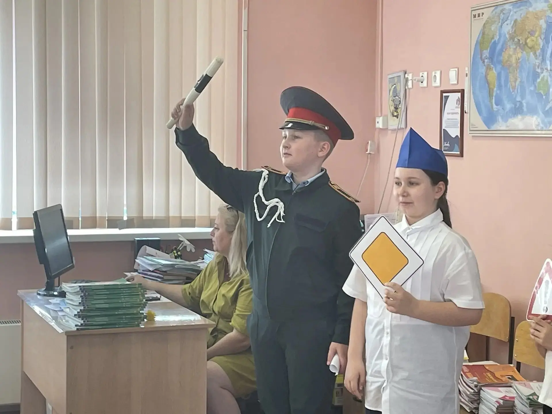 Завершился учебный год: ЮИД «Светофор» провёл конкурс знатоков ПДД. В конце учебного года отряд юных