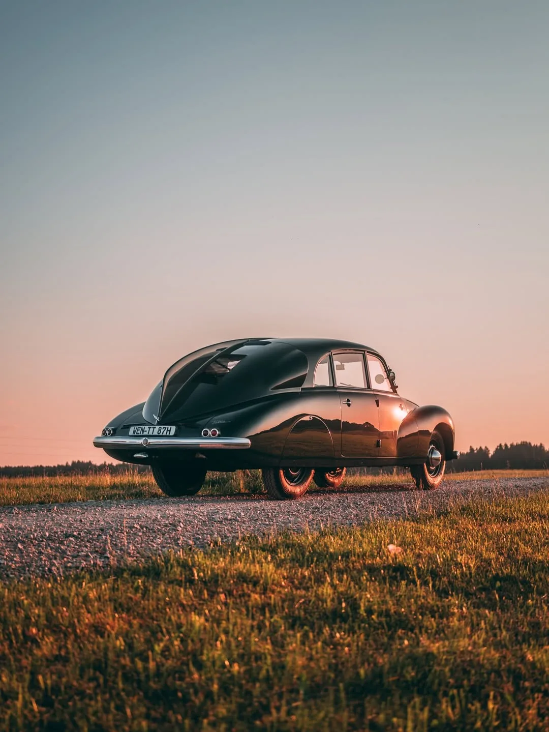Во время Второй мировой войны чехословацкая Tatra T87 🇨🇿, благодаря комфорту и мощному двигателю, 