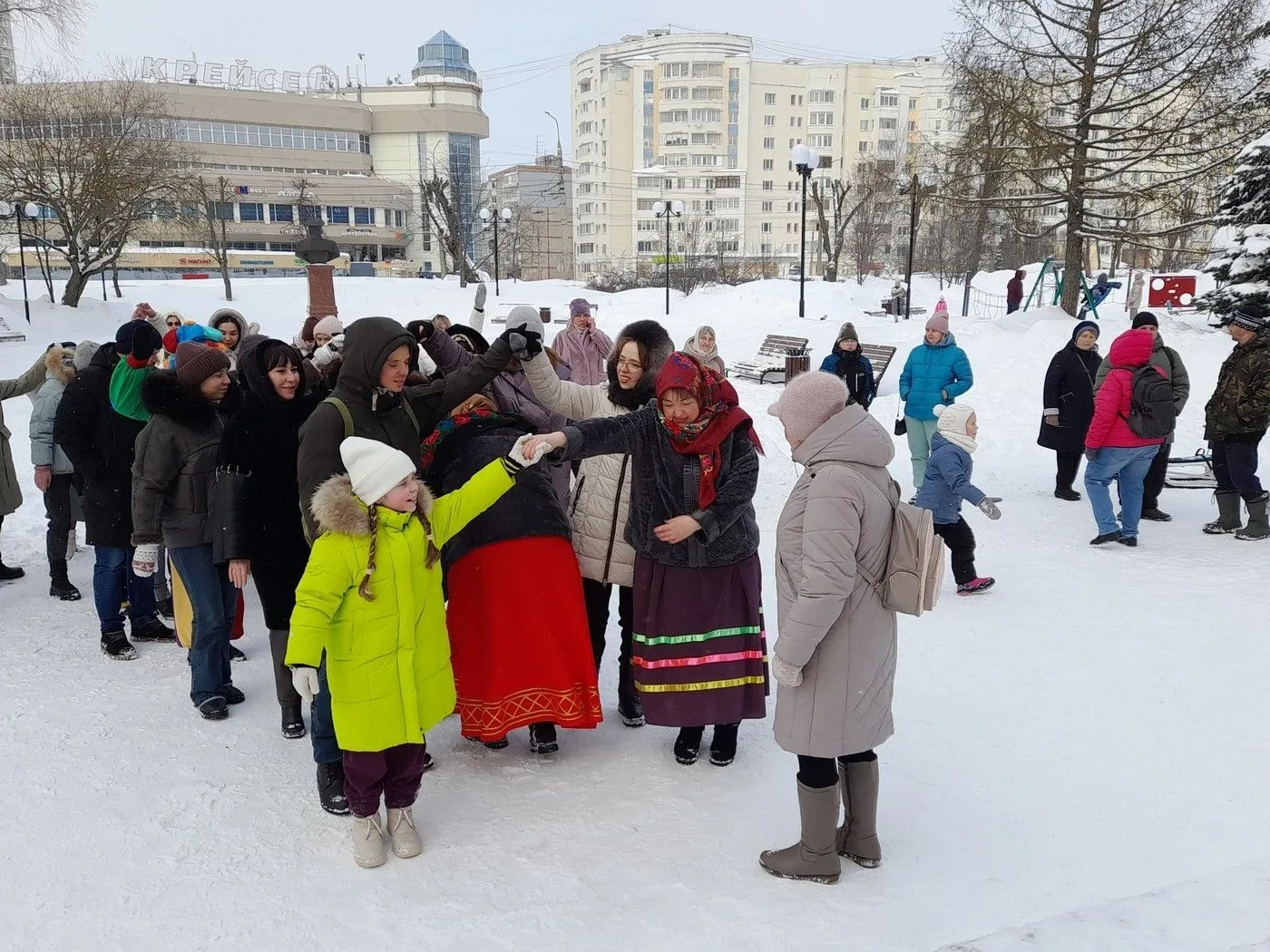 🌼Пусть румяными блинами счастье в дом ваш постучит!   В морозный февральский день на площадке возле 