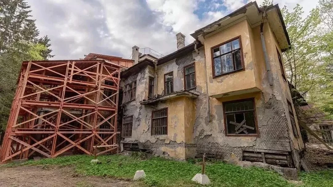 🏛 Дачу Фаберже продали за 102,7 млн рублей — новый владелец планирует реставрацию

Уникальный памят