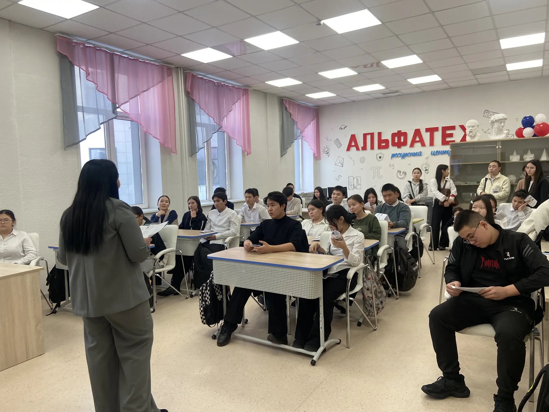 В рамках акции «Шаг в студенчество» прошла Классная встреча с преподавателями Кызылског...