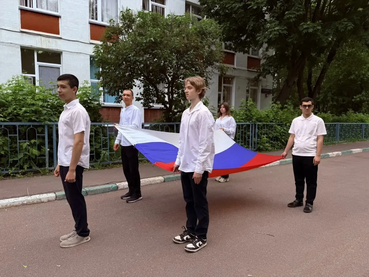 Доброе утро, школа 1095! ☀️  Этот понедельник — особенный для всех учеников, родителей и педагогов н