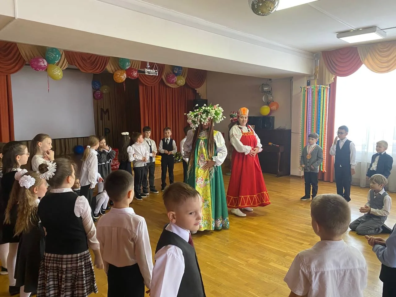 Сегодня утро в начальной школе началось с увлекательной беседы о Масленице, о ее обычаях и традициях