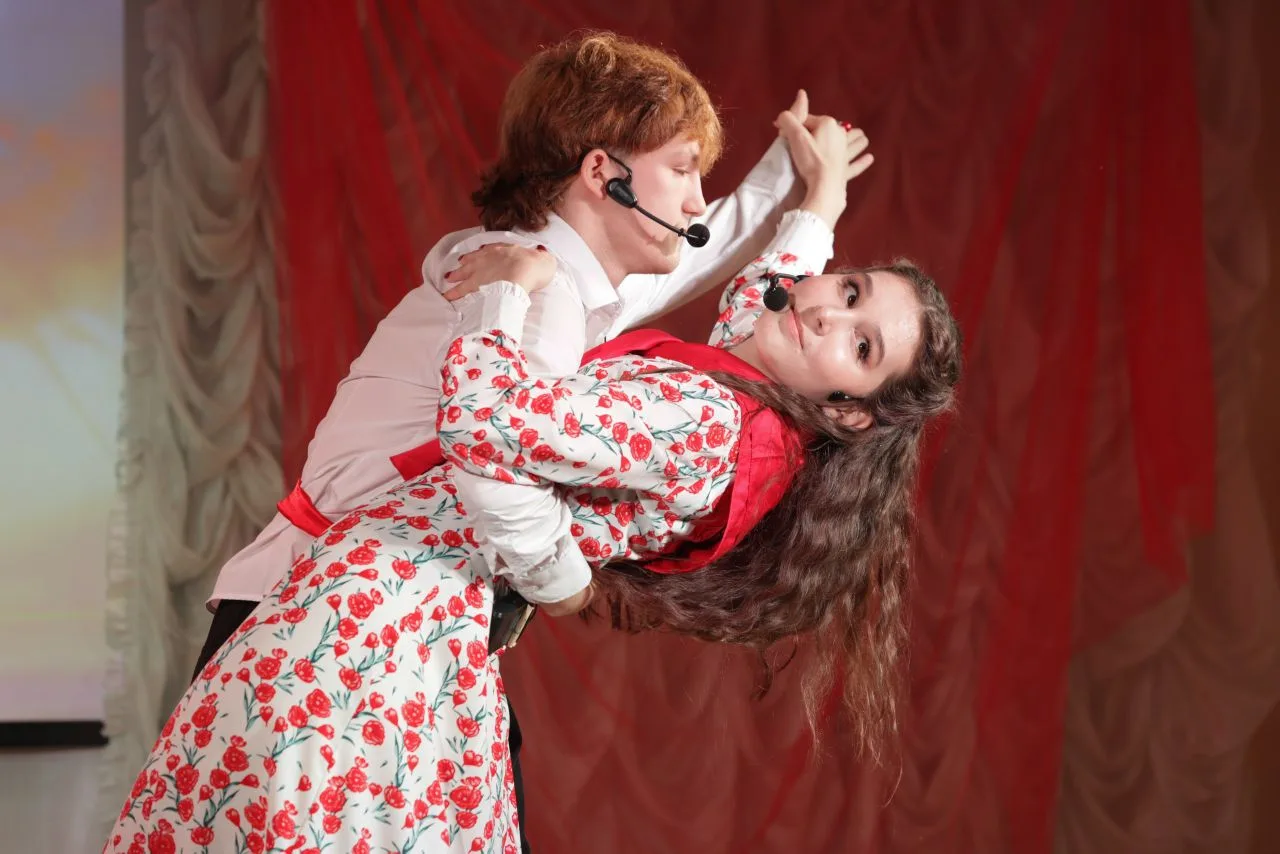 Больше мгновений с великолепного вечера. Спектакль "Алые паруса" и фото с нашими добрым...
