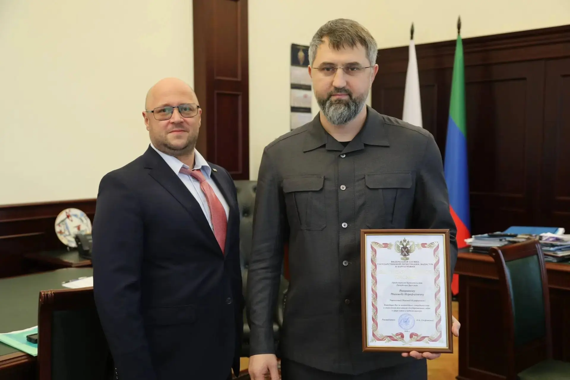 Премьер Дагестана Магомед Рамазанов встретился с замруководителя Росреестра Максимом См...