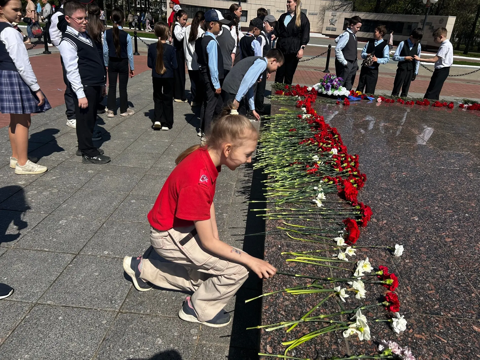 Акция «Красная гвоздика». 🌹  В преддверии Дня Победы по всей России проводятся торжественные меропри