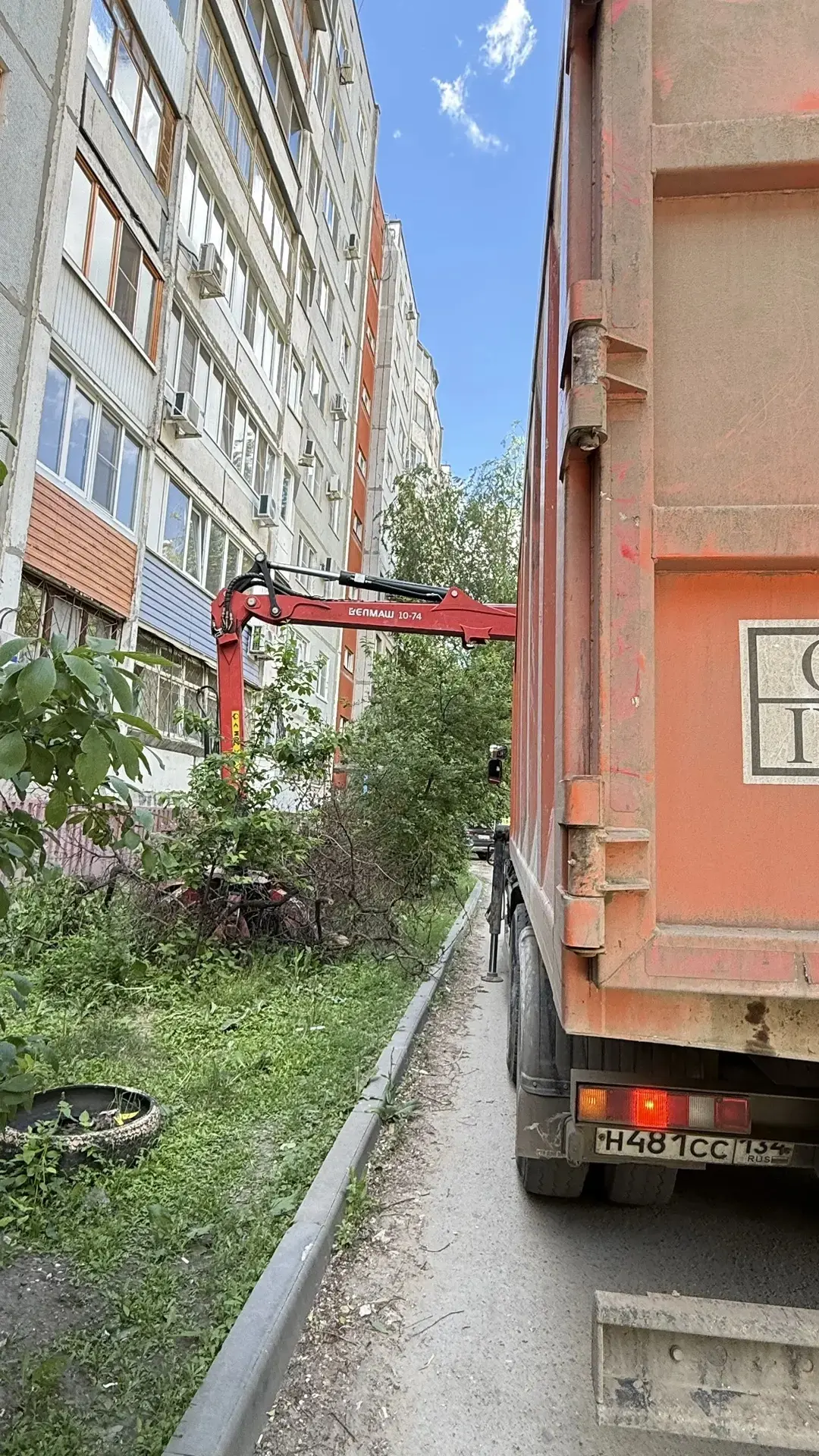 Вывоз веток и шин по адресам:
Р. Зорге, 38, 51, 60
39 гвардейской, 27