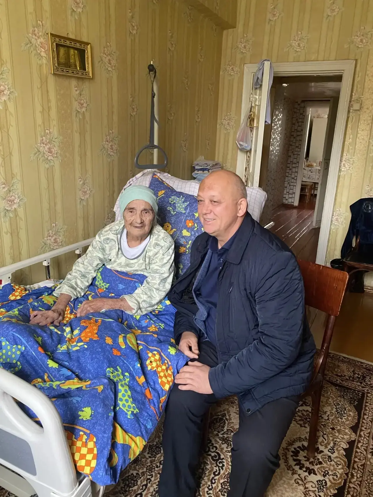 🌼 В Альметьевском районе поздравили долгожителей с Днём старшего поколения