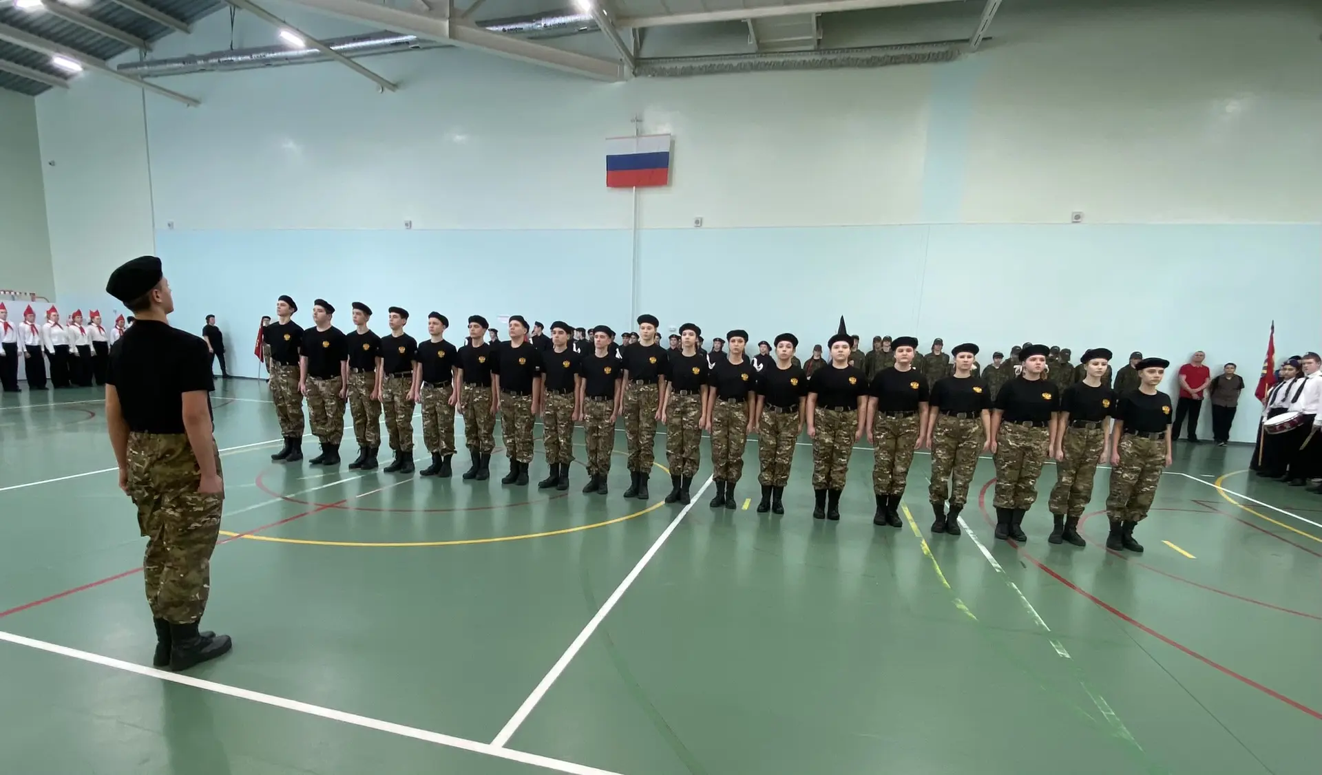 Пятилетие Зарницы у восьмиклассников. Интеллектуально и физически, парадно, стильно, сильно. Команди