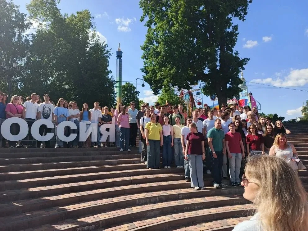 🎓✨ Город, который помнит нас 🏙️❤️  Одиннадцатиклассники Лицея №14 сегодня стали участниками мероприя