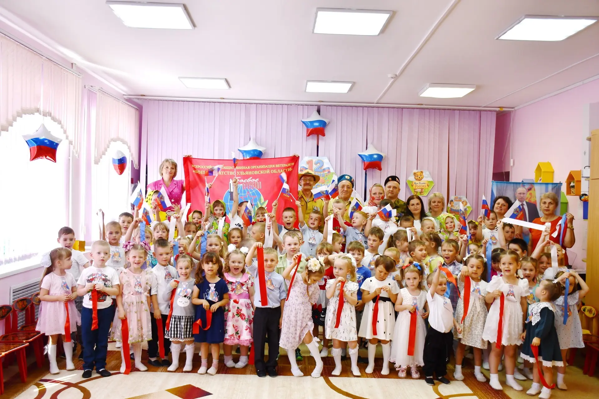 С Днём России! Наш детский сад гудит от радости!🇷🇺

📌Сегодня у нас прошёл потрясающий праздник, п