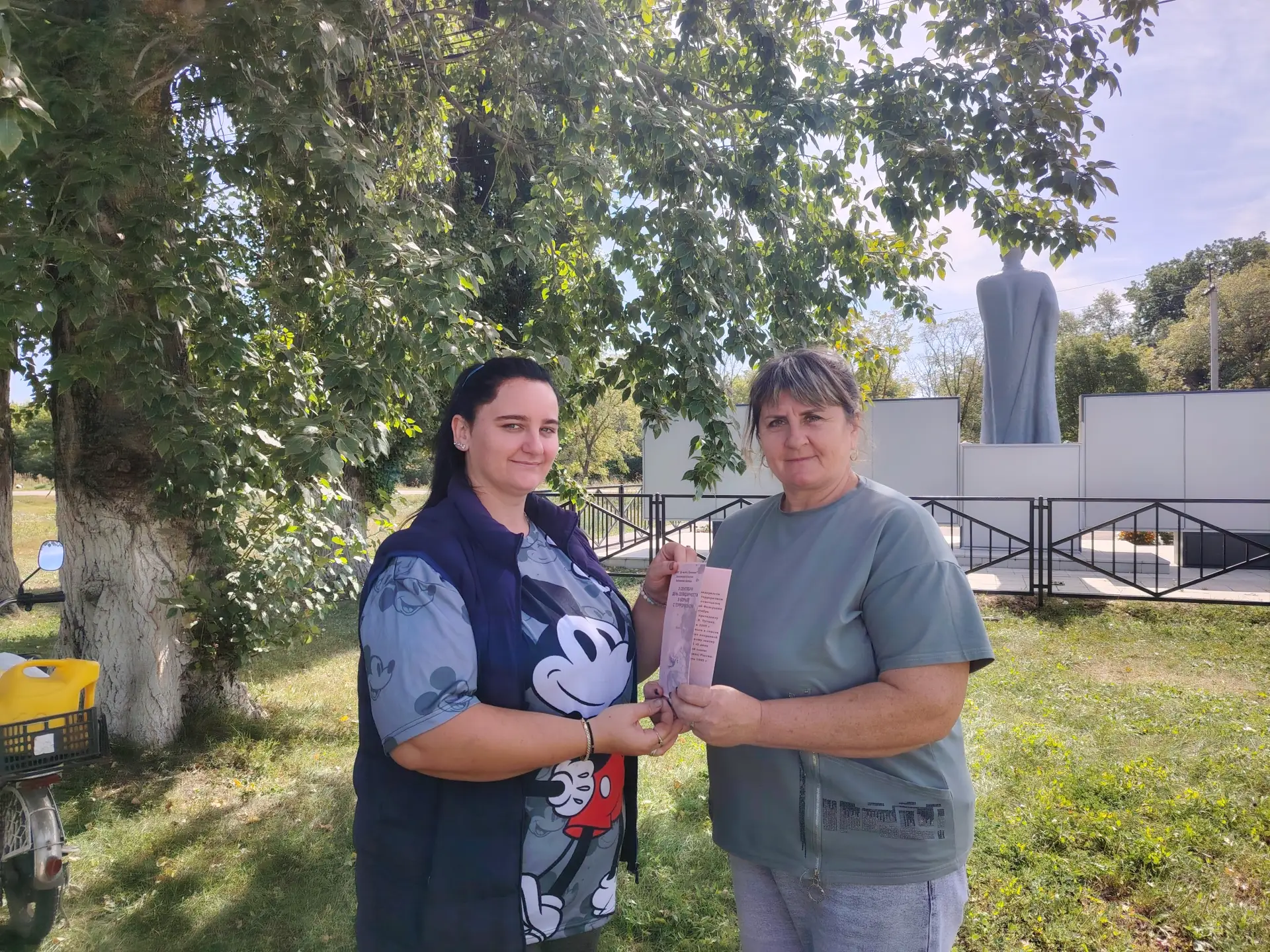В с. Залесянка сотрудник библиотеки провела акцию ко Дню солидарности в борьбе с террор...