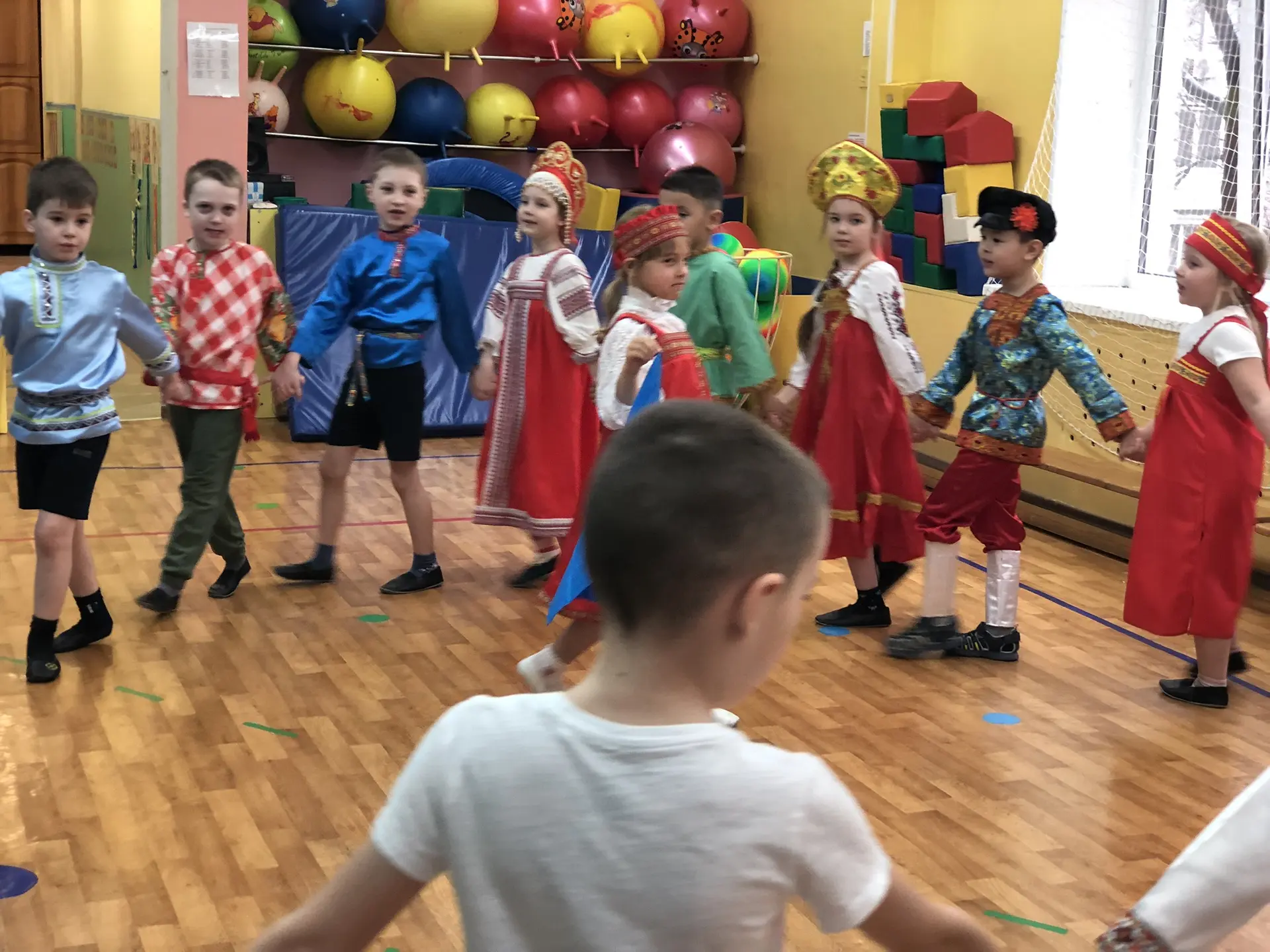 Группа «Капитошки» играет в Марафоне народных игр России «Играем вместе»