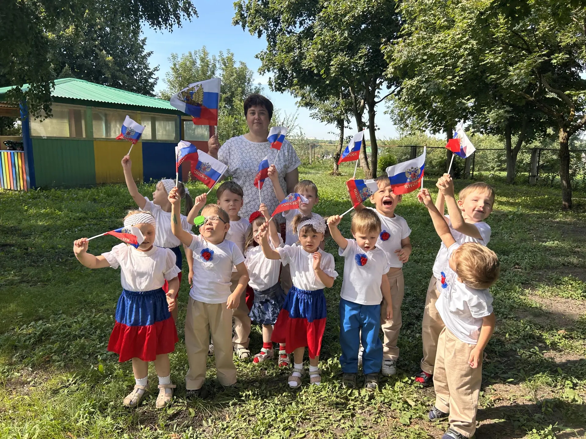 «Душа России в одном кадре: малыши из Тамбова — на фотоконкурсе ко Дню флага"