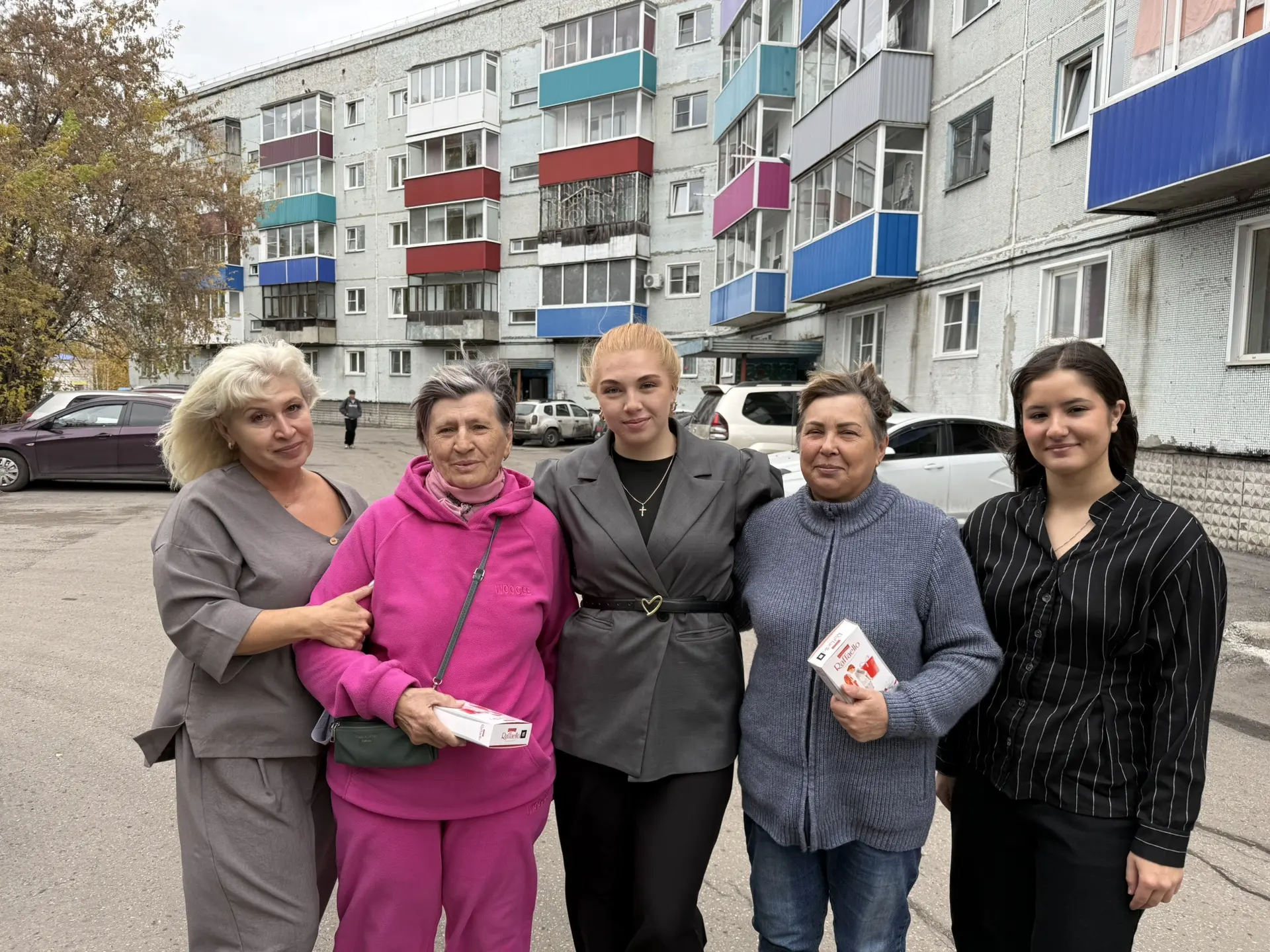 Связь поколений: волонтёры школы №31 поздравили ветеранов-педагогов с Днём учителя🤍
