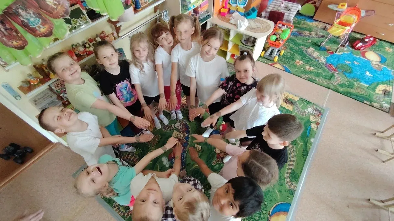 ✨ Сегодня в нашей подготовительной группе отметили Международный день семьи! ✨
Сначала мы поговорили