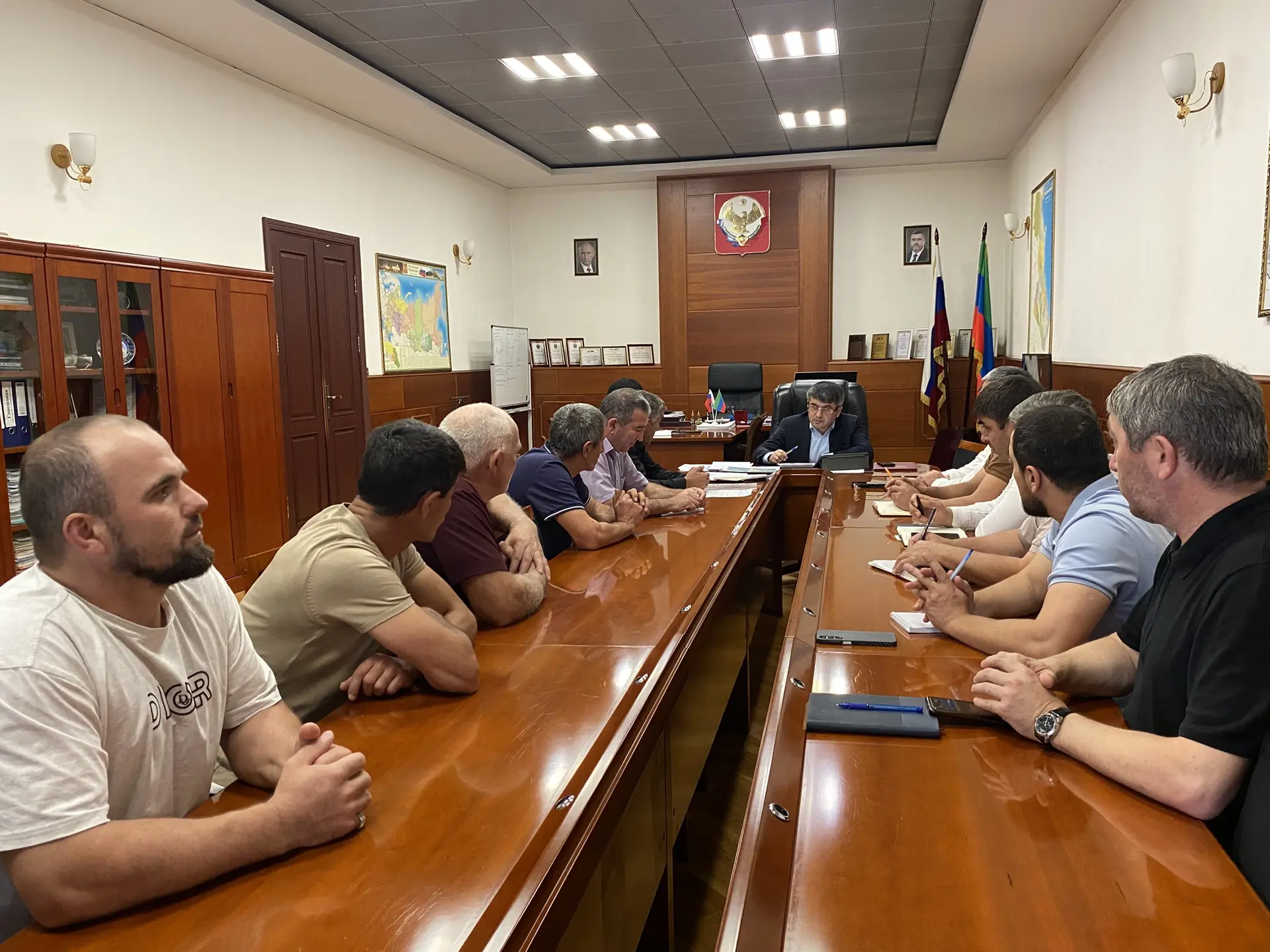 Глава Табасаранского района рассмотрел более 20 обращений жителей муниципалитета