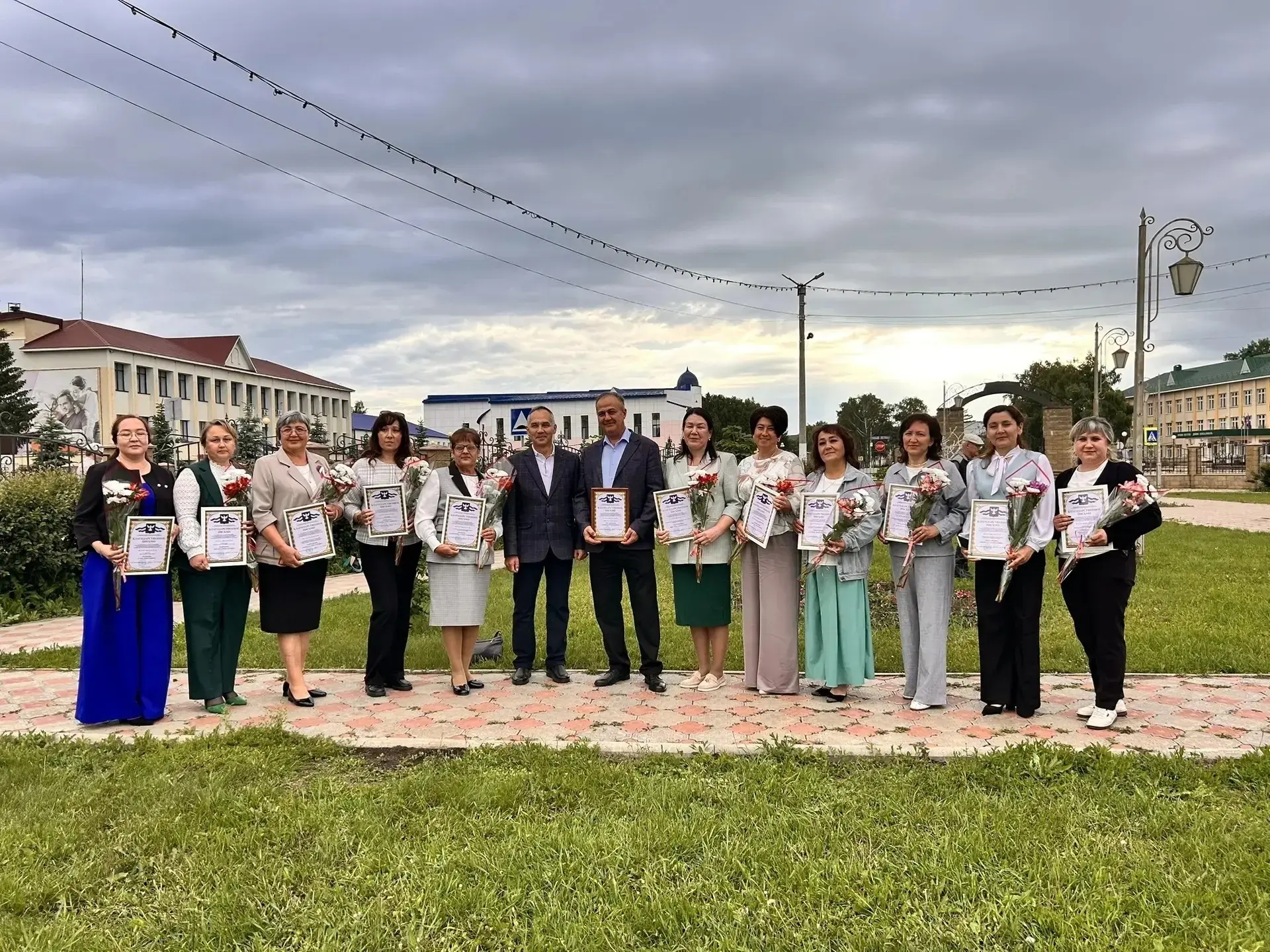 🎉 11 июня  в парке имени З. Биишевой с. Мраково прошло праздничное мероприятие, посвящённое 🇷🇺🇷�